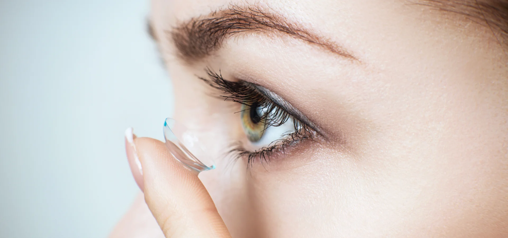 Water gradient contact lens for dry eyes